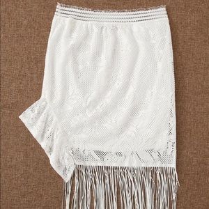 Women’s small white ruffle floral skirt